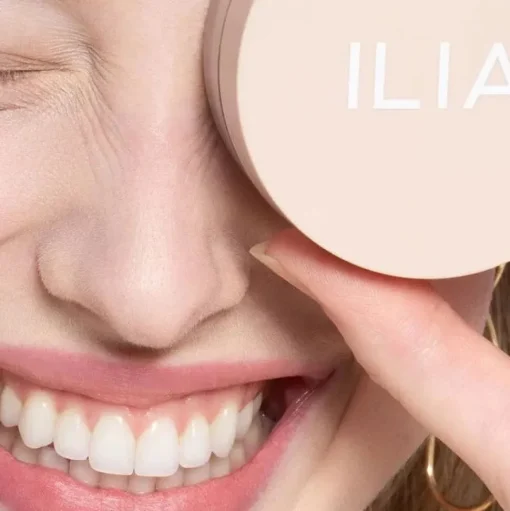 FADE INTO YOU - Soft Focus Finishing Powder - ILIA - Puder