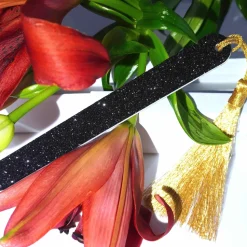 Glitzer Nagelfeile SCHWARZ mit goldenem Pompon | Kure BAZAAR