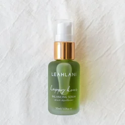 Happy Hour Balancing Serum - Serum für Mischhaut in Form eines leichten Gesichtsöls mit Jojoba- und Hagebuttenöl sowie Blue Tansy