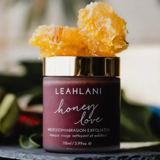 Honey Love - Sanftes Peeling aus Fruchtsäuren, entgiftender Tonerde und mineralischen Kristallen und heilendem Honig