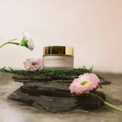 Thousand Petals – Reinigende und Haut erneuernde Maske mit Blütensäuren