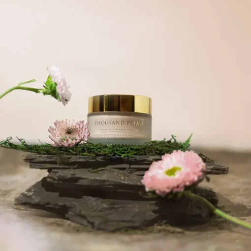 Thousand Petals – Reinigende und Haut erneuernde Maske mit Blütensäuren